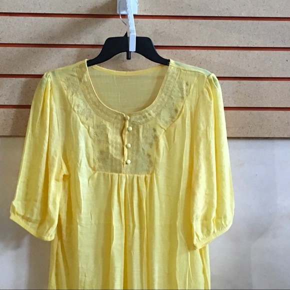 Women Yellow light weight top - Picture 2 of 4